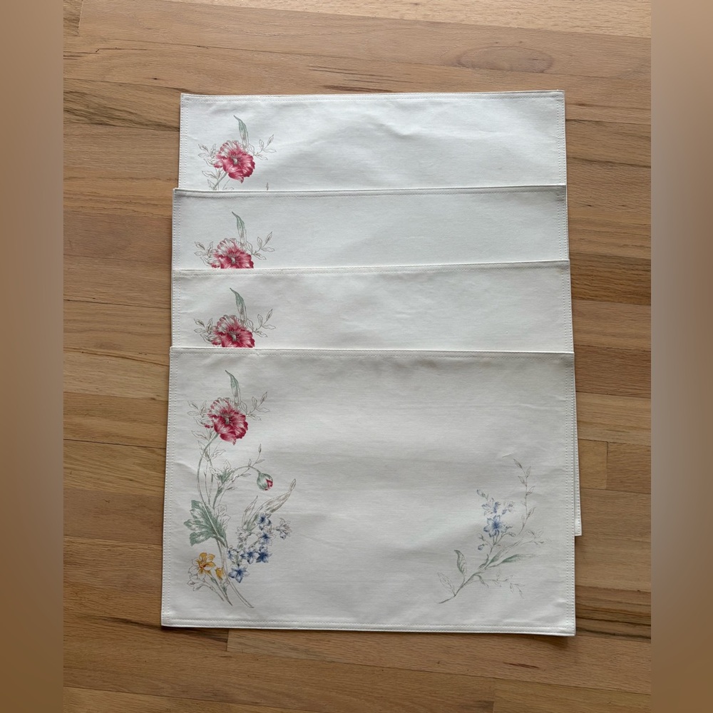Lenox Butterfly Meadow/Artist's Sketchbook Placemats set of 10 - Picture 6 of 12
